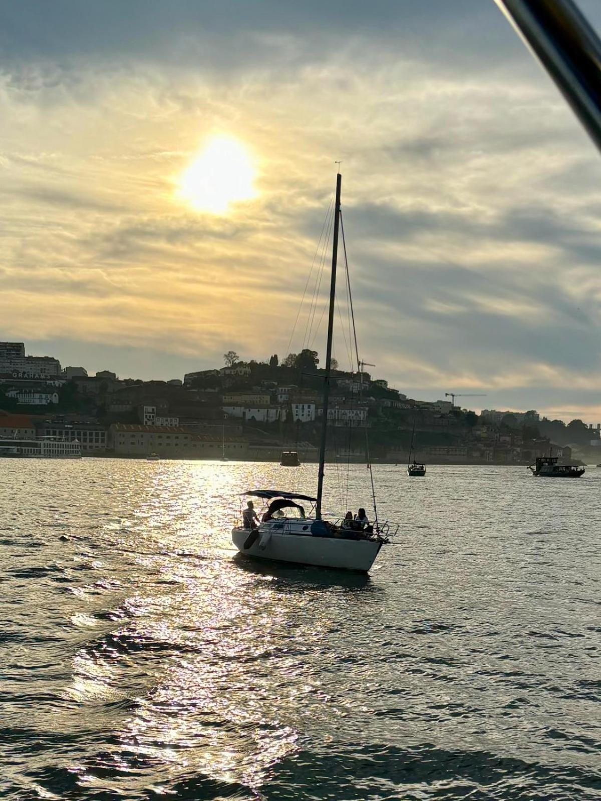 Navegar No Douro - Navegacao E Turismo Unipessoal, Lda Hotel Vila Nova de Gaia Ngoại thất bức ảnh